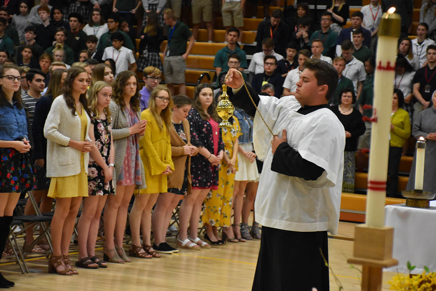 senior procession may crowning