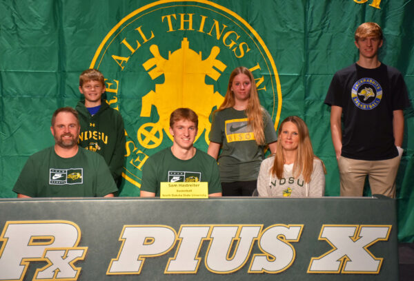 sam hastreiter student athlete signing fall 2021 5